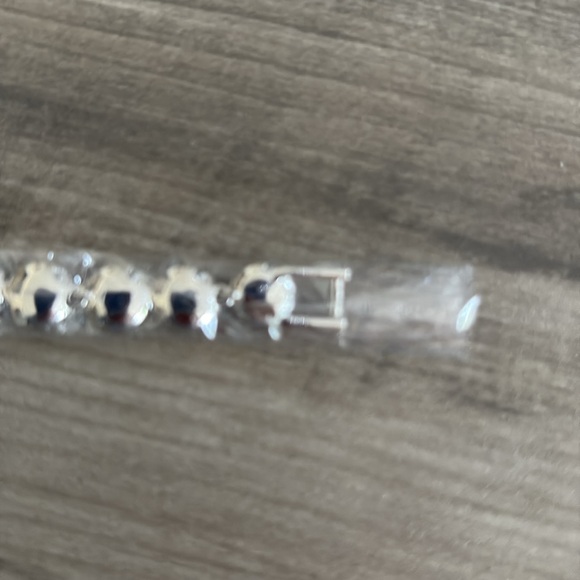 Swarovski tennis bracelet NIB - Picture 5 of 10